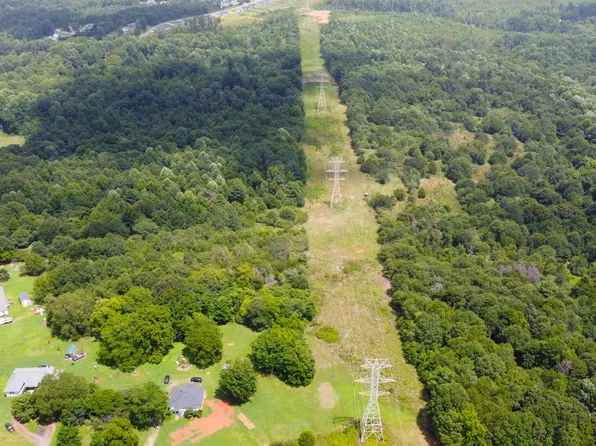 278 Old Landfill Rd, Wellford, SC 29385