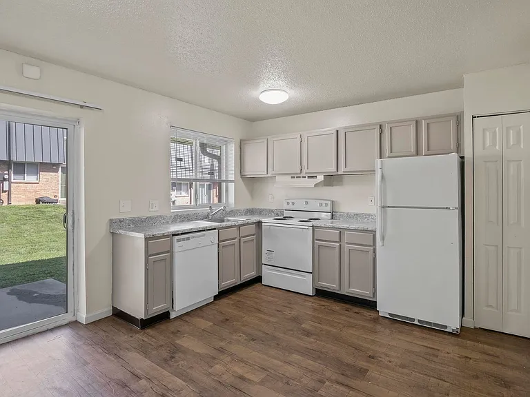 Westport Crossing Apartments — Photo 90