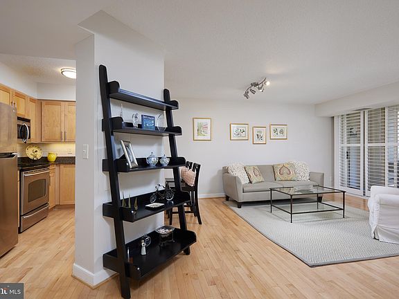 4th image of 7500 Woodmont Ave #S410