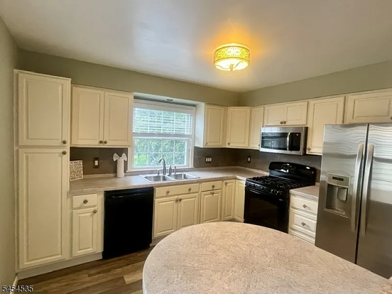 1 bed, 1.5 bath, $2,800 — Photo 3