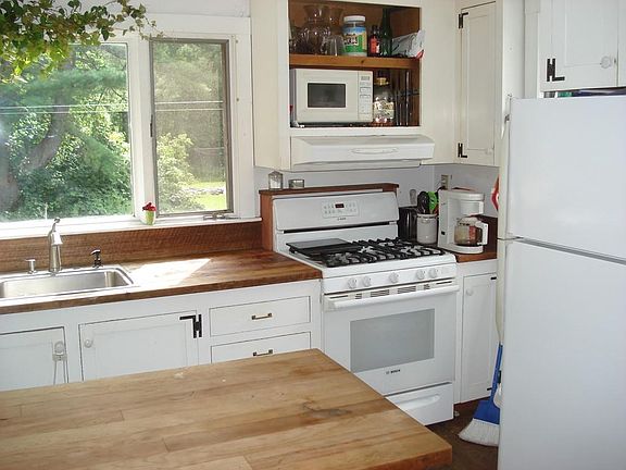 3rd image of 29 Brookdale St