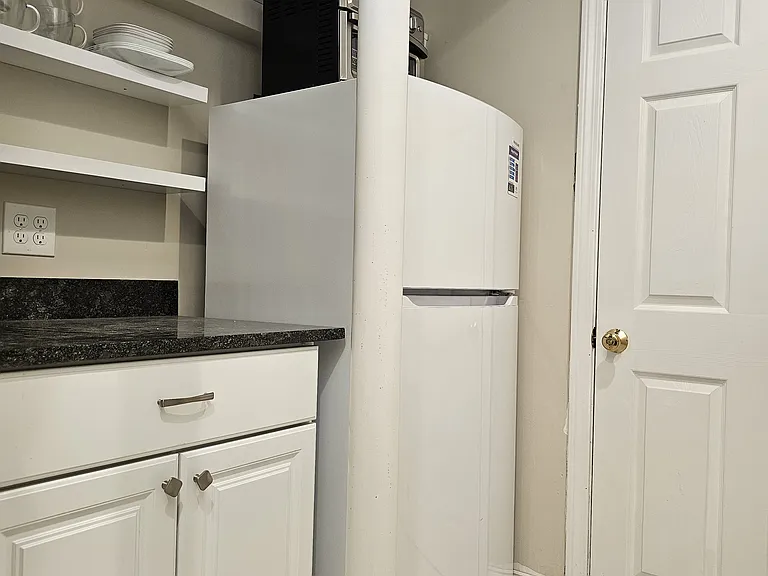 31 Antrim St #B — Photo 5