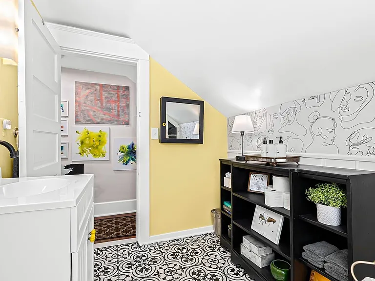 211 Catalpa Dr — Photo 18