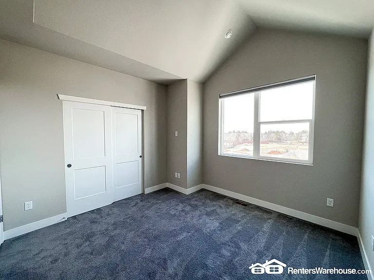 888 S Valentia St — Photo 15