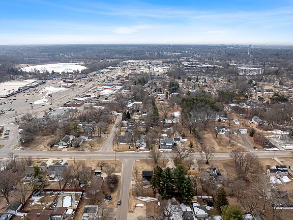 3rd image of 1395 Four Mile Rd NE