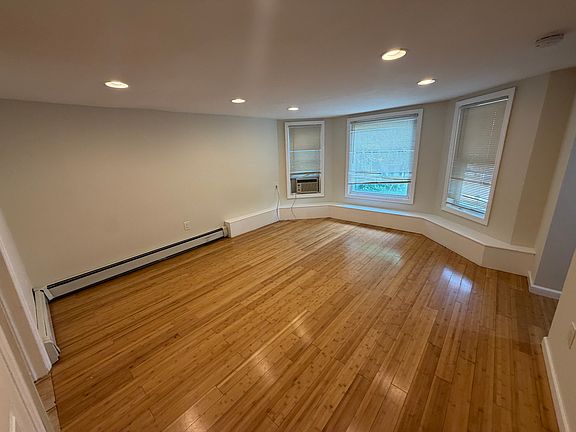 4th image of 81 Harding Ave #1