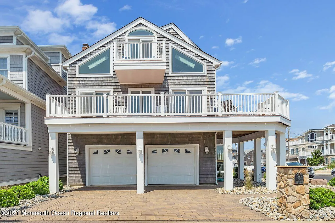 6 bed, 3.5 bath, 3910 sqft, $15,000 — Photo 3