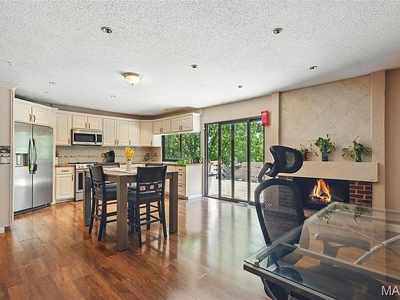 4th image of 2226 Arborview Dr