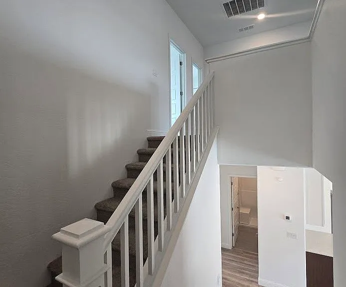 2320 S Claremont Ave — Photo 20