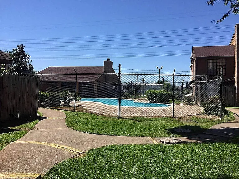 9090 S Braeswood Blvd #75 — Photo 2