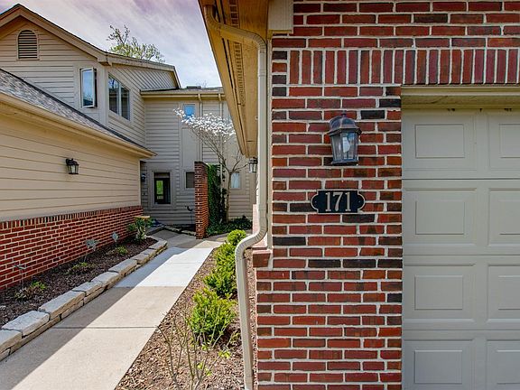 4th image of 171 Kingsbrook Ave