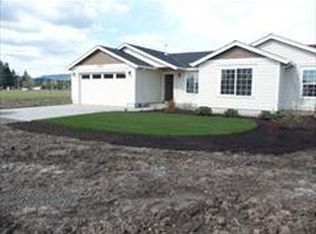 12520 NE Greenleaf Dr, Newberg, OR 97132