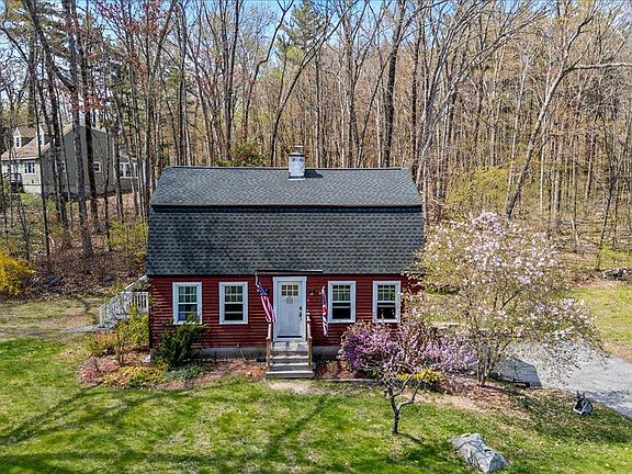 3rd image of 6 Pingree Hill Road