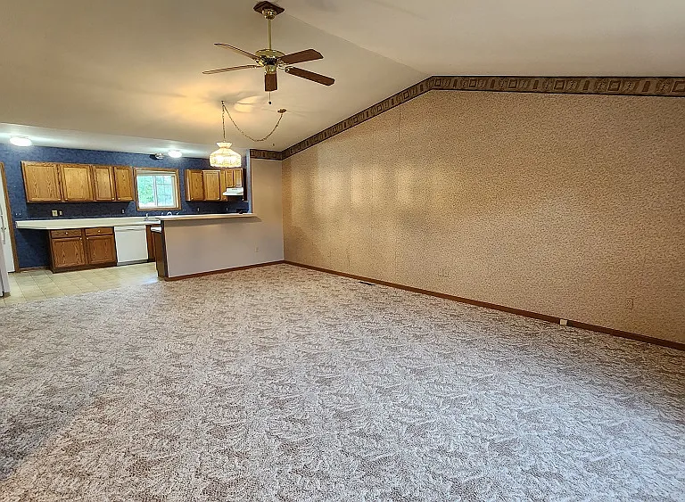 3 bedroom Ranch — Photo 6