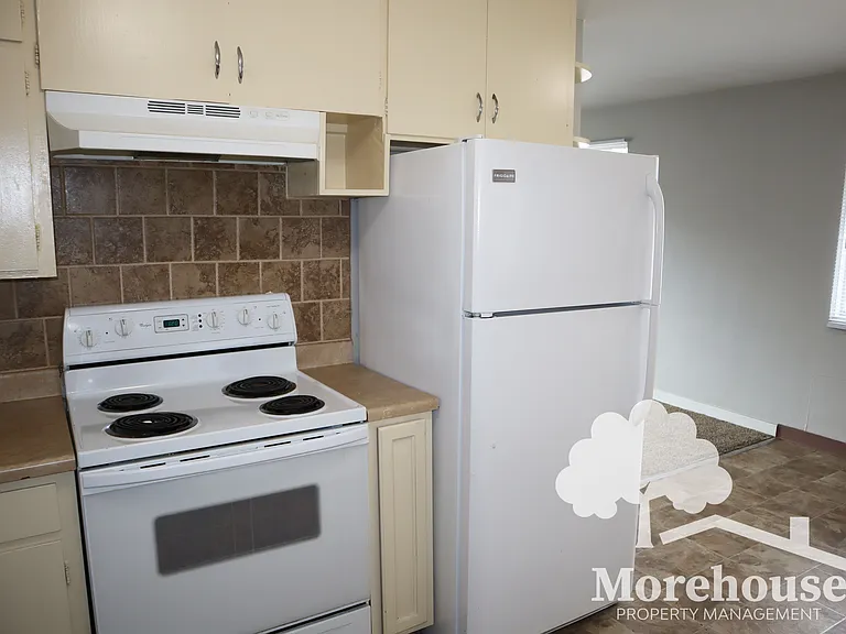 2404 S Stanley St — Photo 4