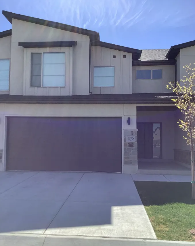 3 bed, 2.5 bath, 1866 sqft, $2,100 — Photo 1