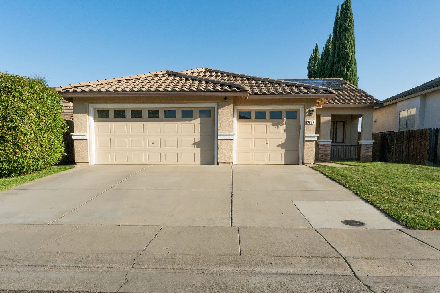9236 Heathfield Way photo 1