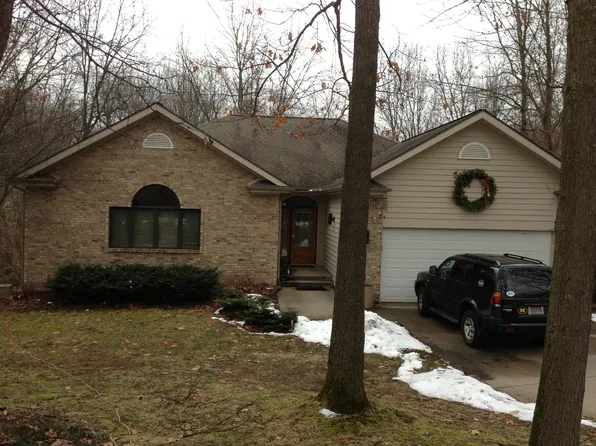 160 Naples Ct, Kalamazoo, MI 49009