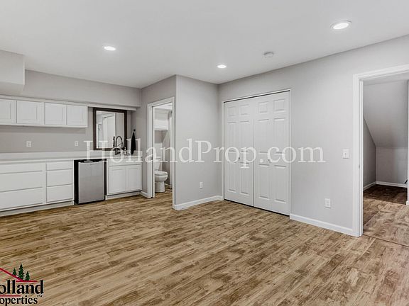 4th image of 123 NE 75th Ave
