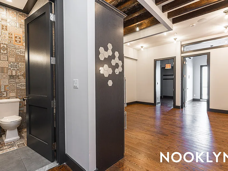 269 Meserole St #3A — Photo 8