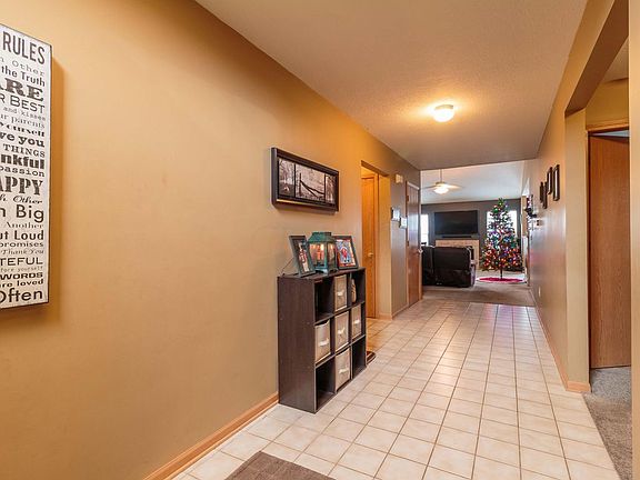 3rd image of 8110 Creekstone Ln