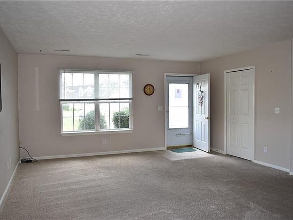 4th image of 14790 Lakeview Dr #2