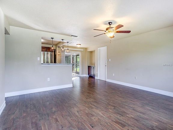 3rd image of 373 Lomond Dr