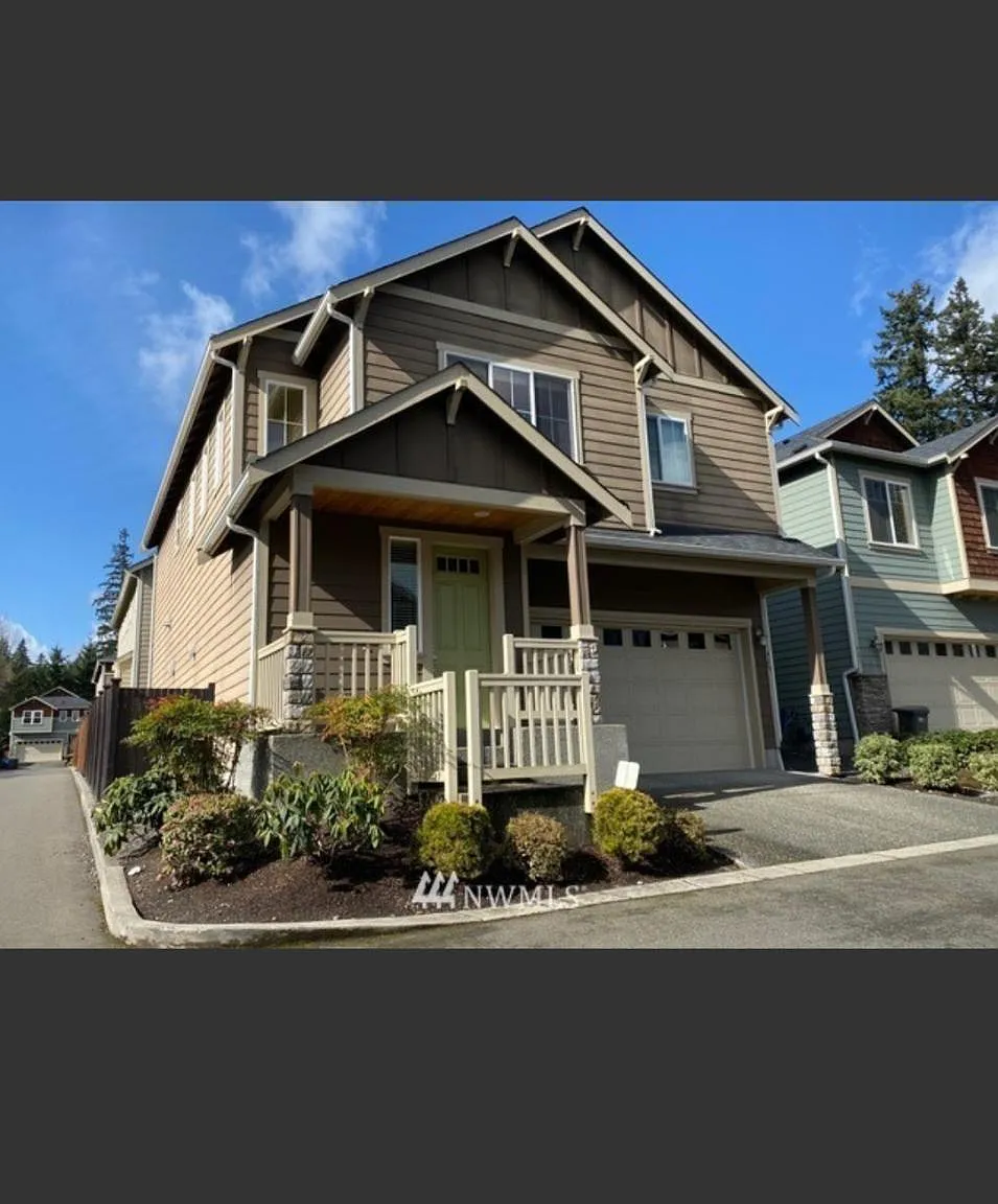 419 203rd Pl SE — Photo 1
