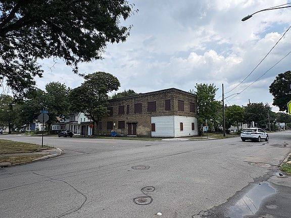 3rd image of 236 Saratoga Ave