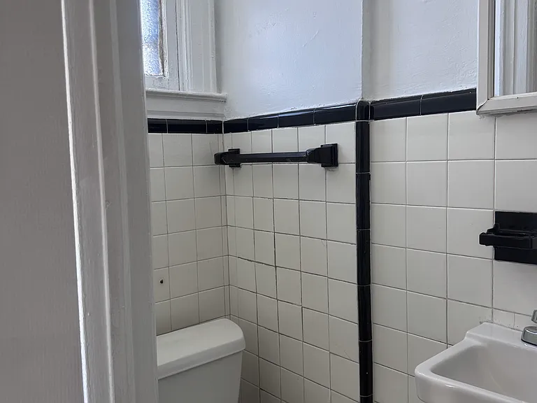 543 47th Ave #6 — Photo 3