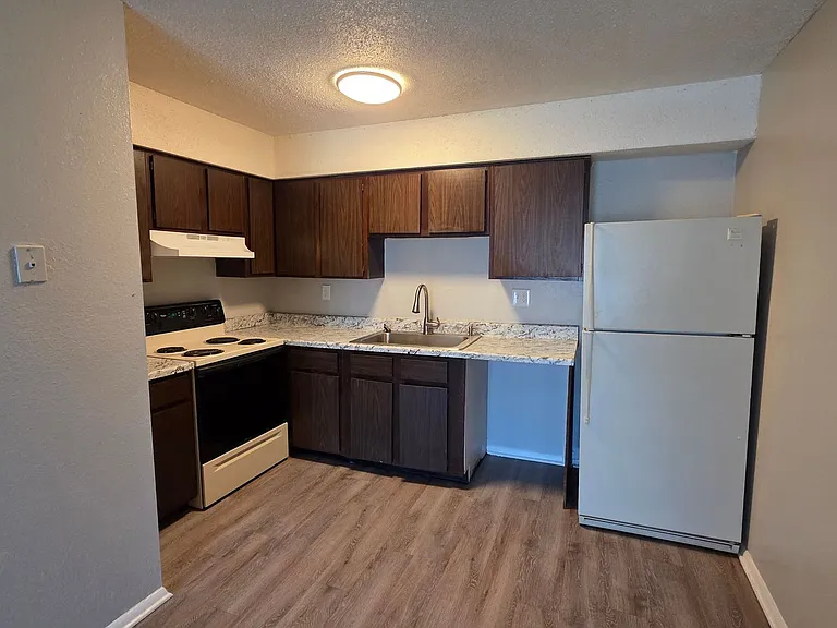 Bethany Place Apartments - Near Eldon Lyon and Downtown Bethany! — Photo 10