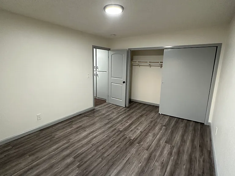1033 Broad Ave #308 — Photo 13