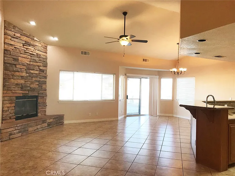 26438 Edgewater Ln — Photo 10