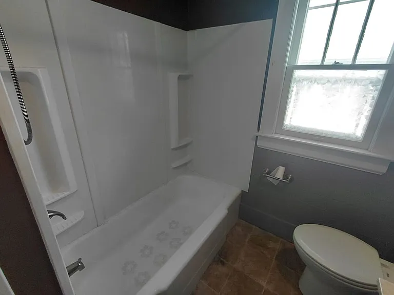 455 Allenford St — Photo 15
