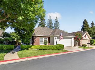 6652 N Seedlescombe Dr, Fresno, CA 93711