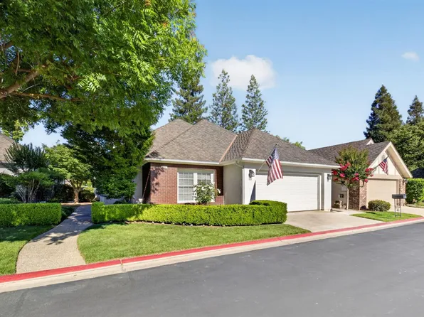 6652 N Seedlescombe Dr, Fresno, CA 93711