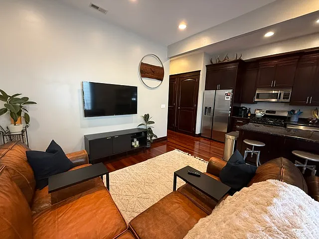 1416 W Superior St #2R — Photo 7
