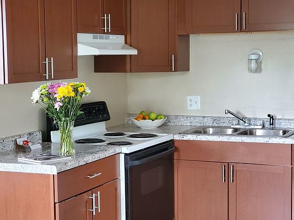 5th image of 3825 N Whittier Pl #0