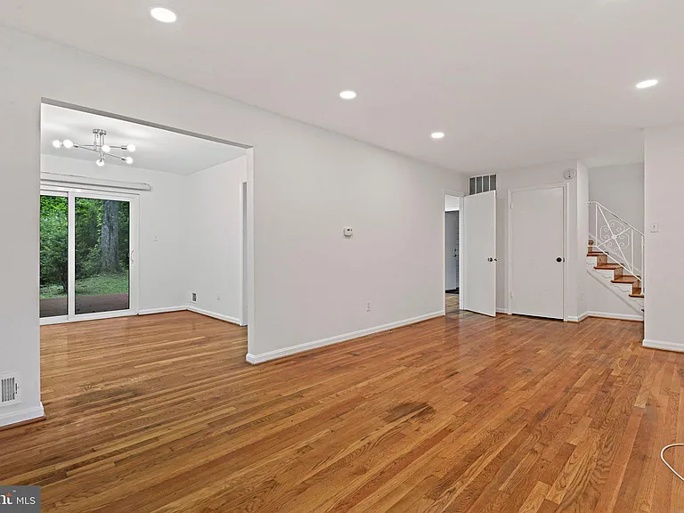 8701 Parliament Dr — Photo 7