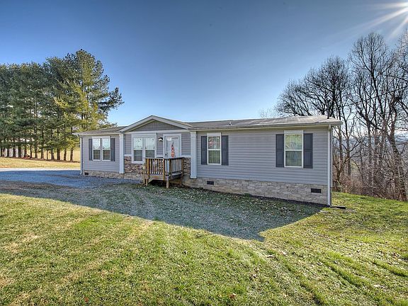 2nd image of 126 Sapphire Dr