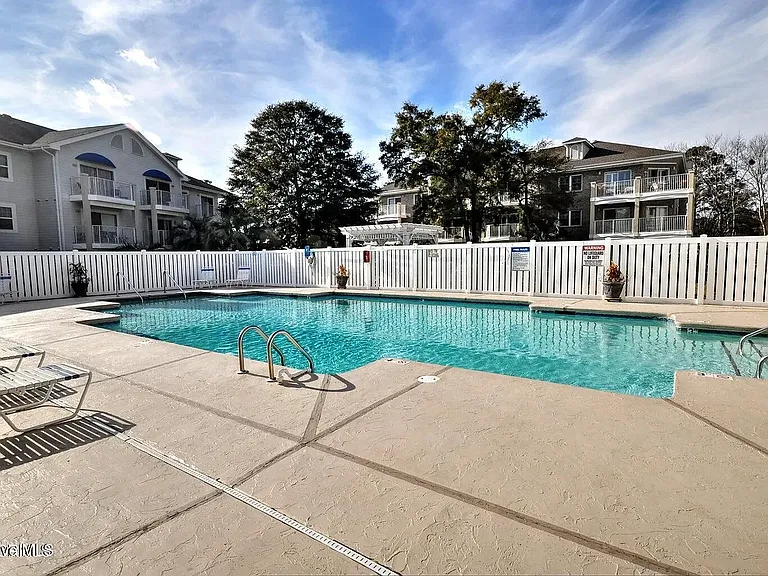 908 Resort Cir #201 — Photo 14