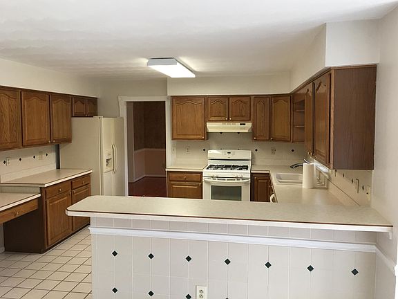 5th image of 700 Keeling Dr