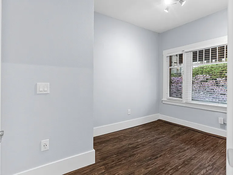 138 Elm Avenue — Photo 36