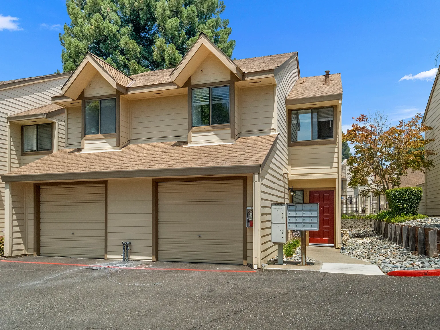 2 bed, 1209 sqft, $2,550 — Photo 3