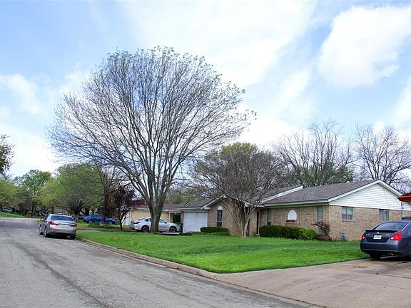 2nd image of 2101 Cottie Ln