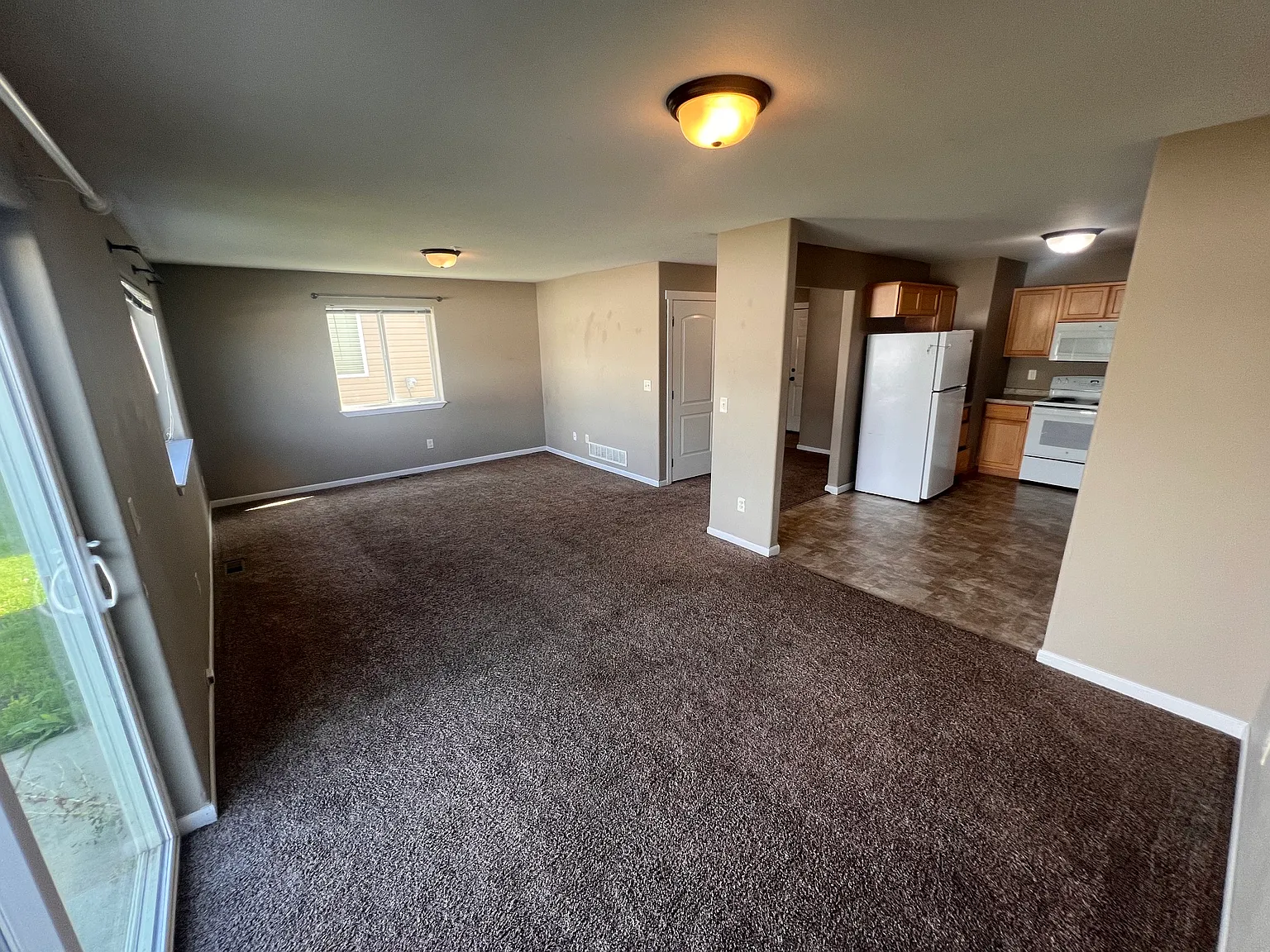 Wow! 3br/2.5ba With 2-Car Attached Garage! — Photo 4