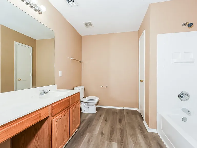 1324 Burleson St — Photo 12