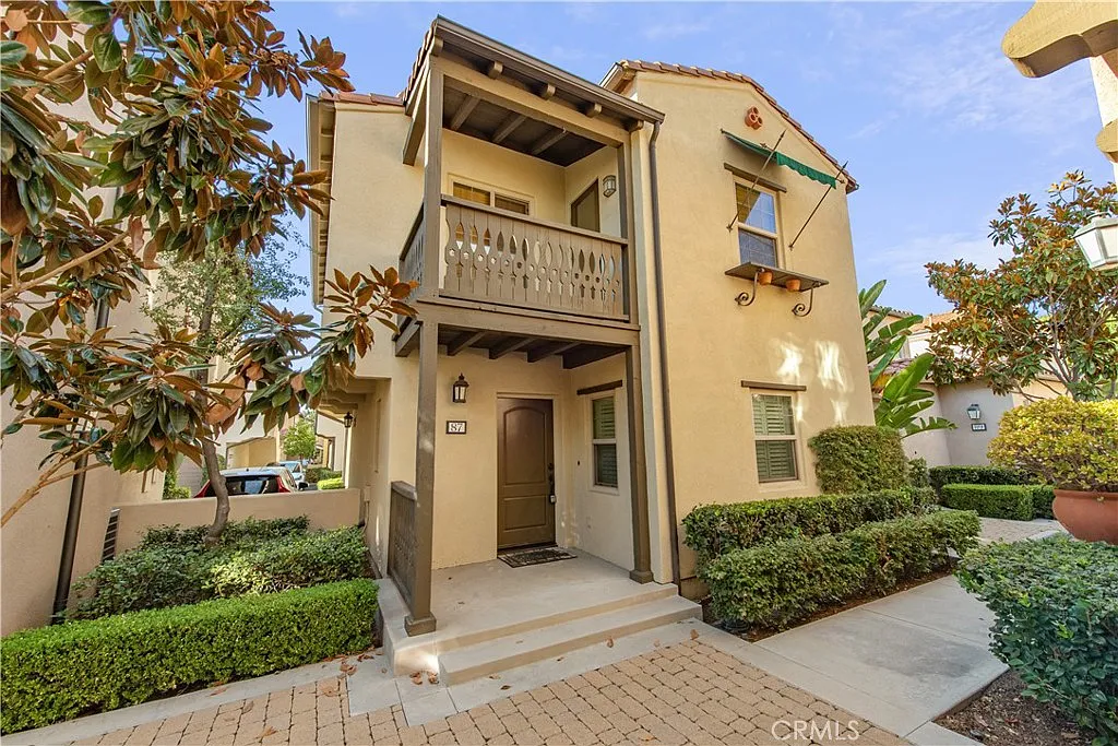 2 bed, 1.5 bath, 1024 sqft, $3,800 — Photo 1