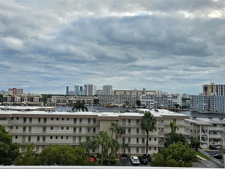 2200 E Hallandale Beach Blvd #709 — Photo 9