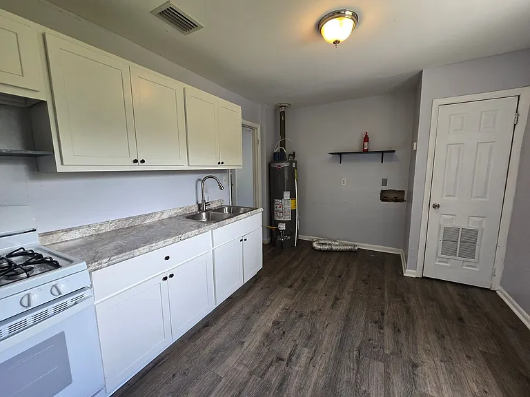 424B Bryan St — Photo 6